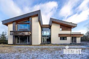 Дом 709м&sup2;, 3-этажный, участок 39 сот.  