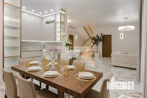 Дом 250м², 2-этажный, участок 10 сот.  