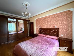 Дом 466м², 3-этажный, участок 18 сот.  