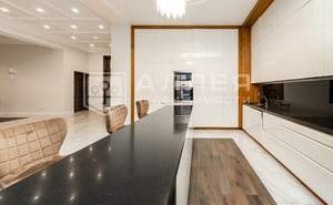 Дом 750м², 2-этажный, участок 40 сот.  