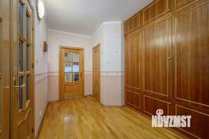 Коттедж 289м², 2-этажный, участок 6 сот.  