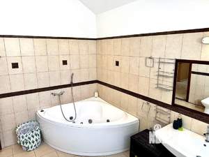 Коттедж 280м², 3-этажный, участок 8 сот.  