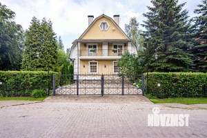 Дом 239м², 3-этажный, участок 14 сот.  