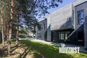 Дом 2241м², 3-этажный, участок 40 сот.  