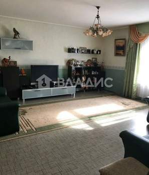 Дом 250м², 3-этажный, участок 6 сот.  