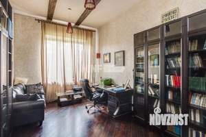 Дом 600м², 3-этажный, участок 25 сот.  