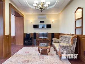 Коттедж 310м², 2-этажный, участок 10 сот.  