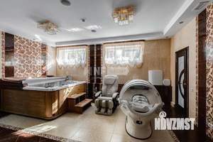 Дом 1650м², 3-этажный, участок 49 сот.  