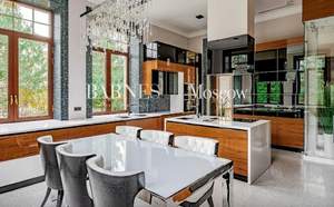 Дом 1400м², 2-этажный, участок 23 сот.  