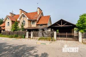 Таунхаус 350м², 3-этажный, участок 8 сот.  