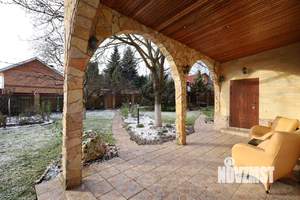 Коттедж 425м², 3-этажный, участок 15 сот.  