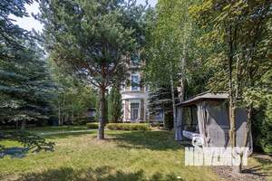 Таунхаус 350м², 3-этажный, участок 8 сот.  