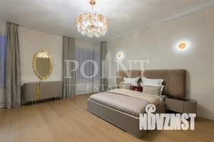Коттедж 250м², 2-этажный, участок 10 сот.  