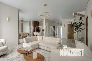 Коттедж 250м², 2-этажный, участок 10 сот.  