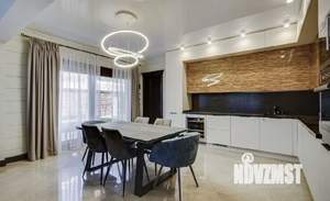 Дом 240м², 2-этажный, участок 6 сот.  