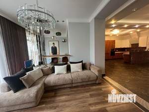 Таунхаус 440м², 3-этажный, участок 5 сот.  