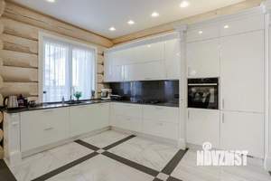 Дом 340м², 2-этажный, участок 15 сот.  
