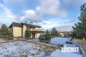 Дом 709м&sup2;, 3-этажный, участок 39 сот.  