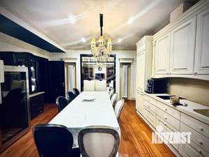 Дом 761м&sup2;, 3-этажный, участок 60 сот.  