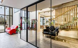 Дом 800м&sup2;, 2-этажный, участок 15 сот.  