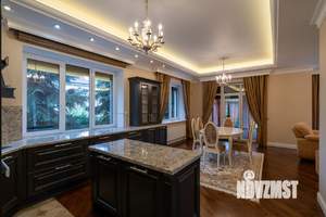 Коттедж 215м², 2-этажный, участок 10 сот.  