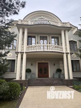 Коттедж 650м², 3-этажный, участок 20 сот.  