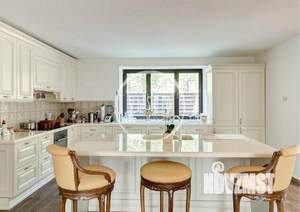 Коттедж 780м&sup2;, 3-этажный, участок 19 сот.  