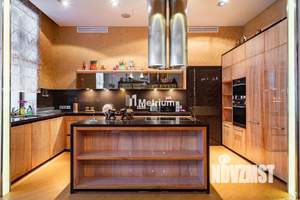 Коттедж 1700м&sup2;, 2-этажный, участок 49 сот.  