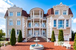 Дом 1650м², 2-этажный, участок 45 сот.  