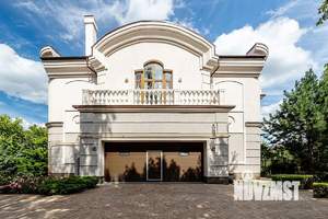 Дом 654м², 3-этажный, участок 19 сот.  