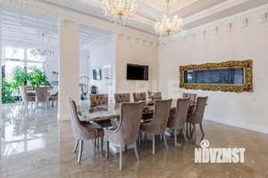 Дом 1600м², 3-этажный, участок 25 сот.  
