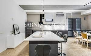 Дом 800м&sup2;, 2-этажный, участок 15 сот.  