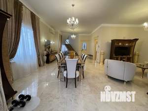 Таунхаус 350м², 3-этажный, участок 8 сот.  