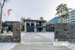 Дом 450м&sup2;, 2-этажный, участок 10 сот.  