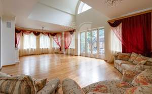 Дом 370м², 2-этажный, участок 0 сот.  