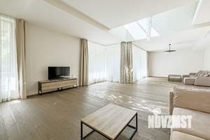 Таунхаус 700м², 3-этажный, участок 8 сот.  
