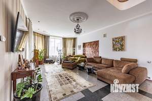 Дом 740м², 3-этажный, участок 21 сот.  
