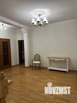 Дом 250м², 3-этажный, участок 6 сот.  