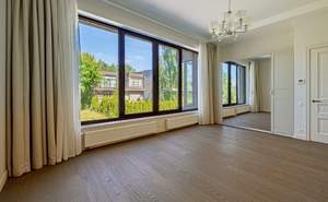 Дом 700м², 3-этажный, участок 8 сот.  