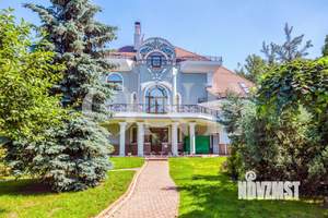 Дом 760м², 3-этажный, участок 30 сот.  