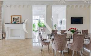 Дом 1660м², 3-этажный, участок 25 сот.  