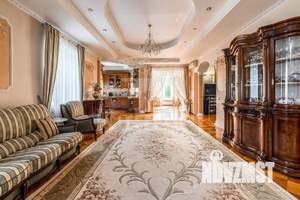 Дача 580м², 3-этажный, участок 15 сот.  