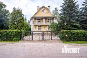 Дом 301м², 3-этажный, участок 14 сот.  