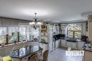 Коттедж 740м², 3-этажный, участок 30 сот.  