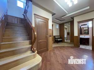 Коттедж 310м², 2-этажный, участок 10 сот.  