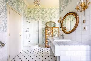 Дом 667м&sup2;, 3-этажный, участок 20 сот.  