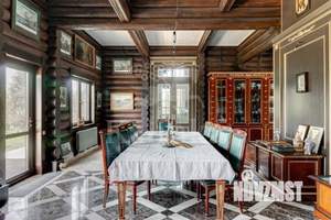 Дом 560м&sup2;, 2-этажный, участок 130 сот.  