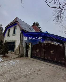 Дом 177м², 3-этажный, участок 4 сот.  