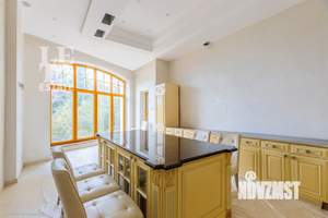 Дом 840м², 2-этажный, участок 19 сот.  