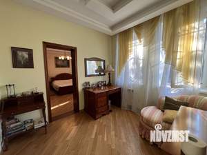 Коттедж 450м², 3-этажный, участок 12 сот.  